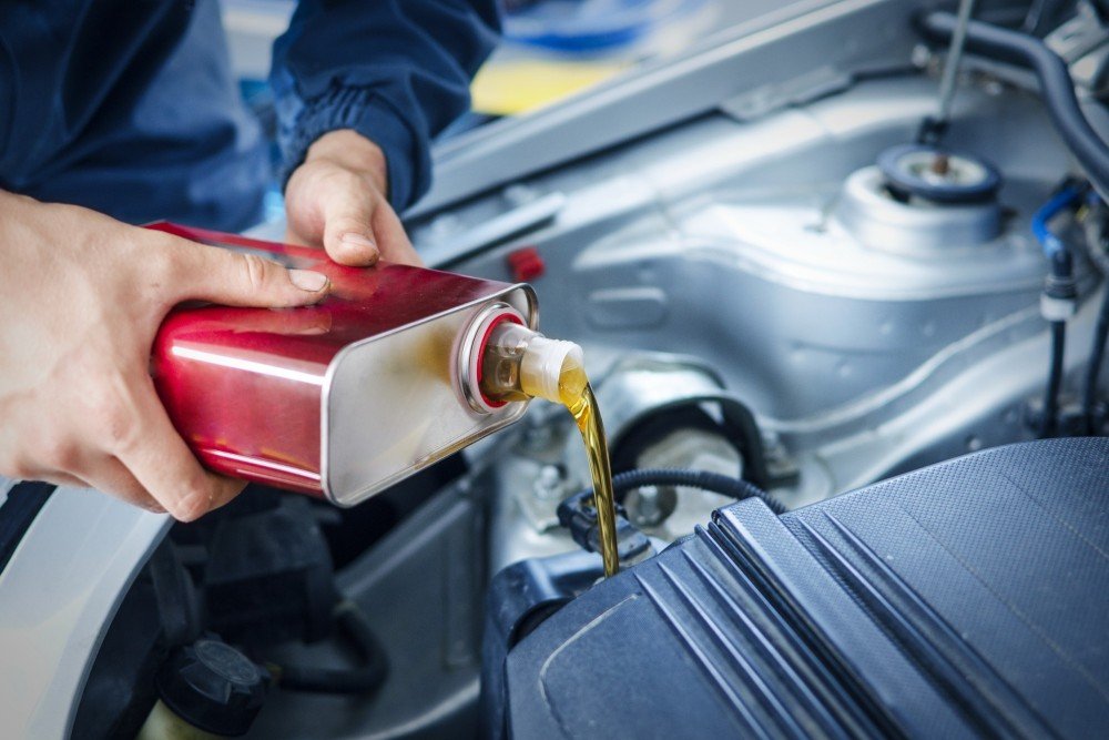 Maximizing Engine Performance – The Benefits of Timely Oil Changes